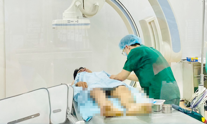 Cấp cứu bệnh nhân đột ngột ho ra máu, nguy kịch tính mạng