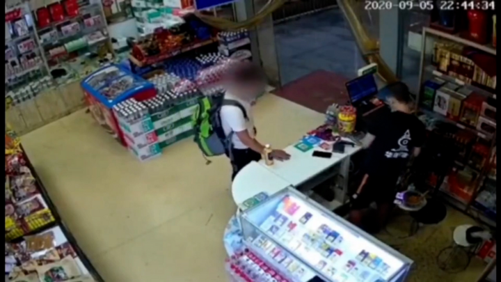 Clip: Nam thanh niên Trung Quốc cướp 20 Nhân dân tệ để vào tù 'thư giãn đầu óc'