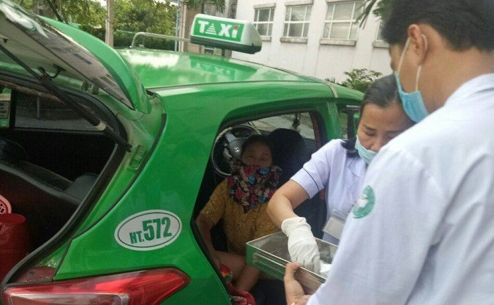 Tài xế taxi đỡ đẻ cho sản phụ trên đường đến bệnh viện