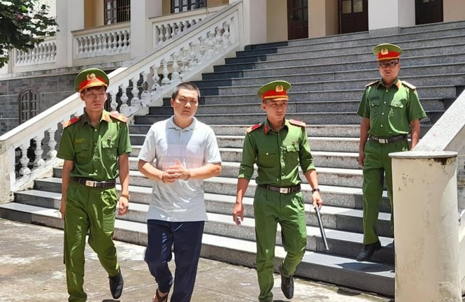 Đại uý công an ở Bến Tre bị phạt 4 năm tù vì 18 lần gọi điện vòi tiền chạy án