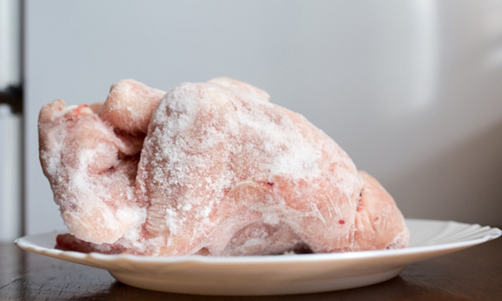 Bỏ ngay thói quen rã đông thịt kiểu này nếu không muốn ngộ độc thực phẩm