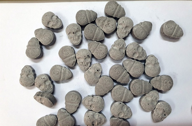 Giấu 20.000 viên thuốc lắc hình đầu lâu trong hộp sữa bột nhập khẩu từ Đức