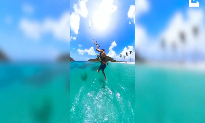 Vận động viên lướt ván diều trổ tài ‘đi bộ’ trên mặt biển