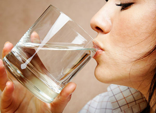 Uống nước vào buổi sáng khi bụng đói, điều gì sẽ xảy ra với cơ thể?