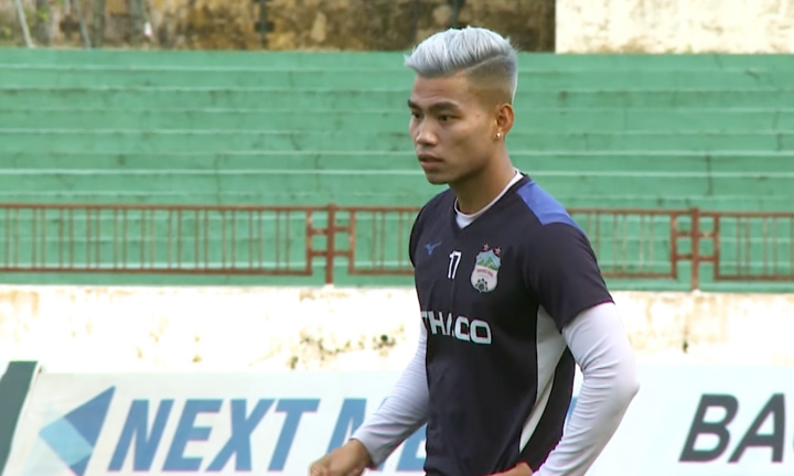 Vũ Văn Thanh trình làng kiểu tóc mới gây chú ý trên sân Vinh