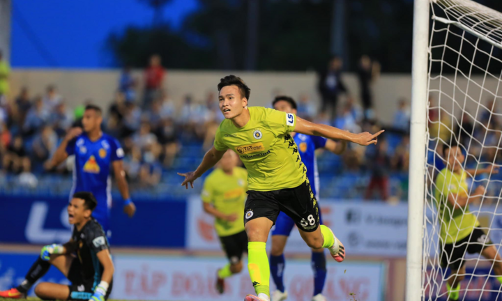 Hà Nội FC bị đội bóng cuối bảng Quảng Nam cầm chân