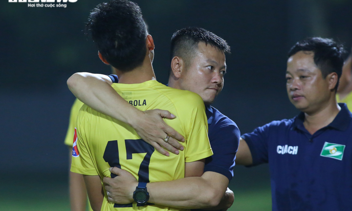 Làm trợ lý HLV, lương của Văn Quyến giờ thế nào?