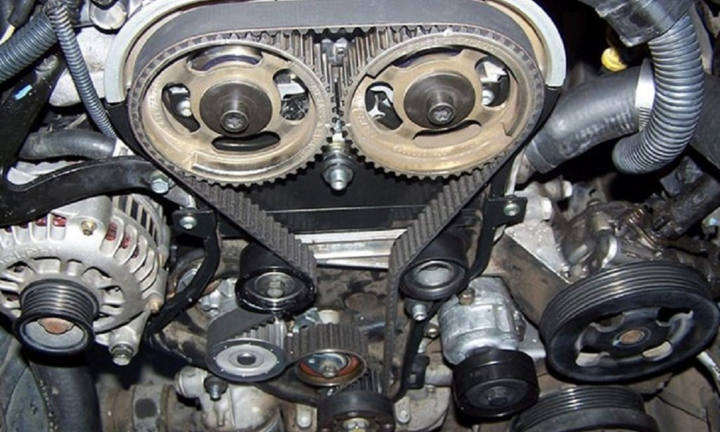 4 dấu hiệu tài xế cần thay dây curoa cam