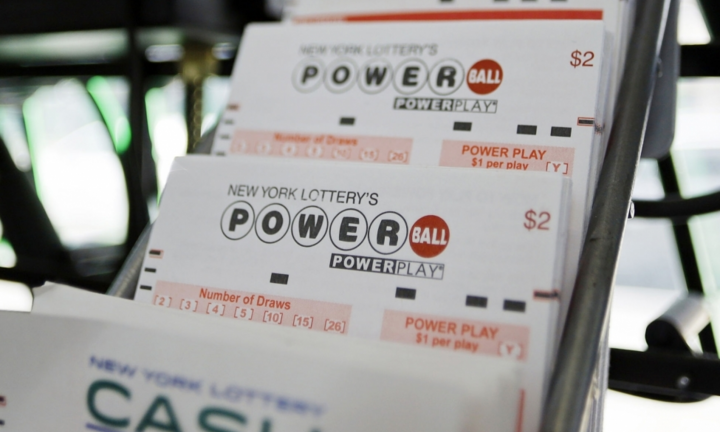 'Nuôi' dãy số suốt 12 năm, người đàn ông 2 lần trúng độc đắc