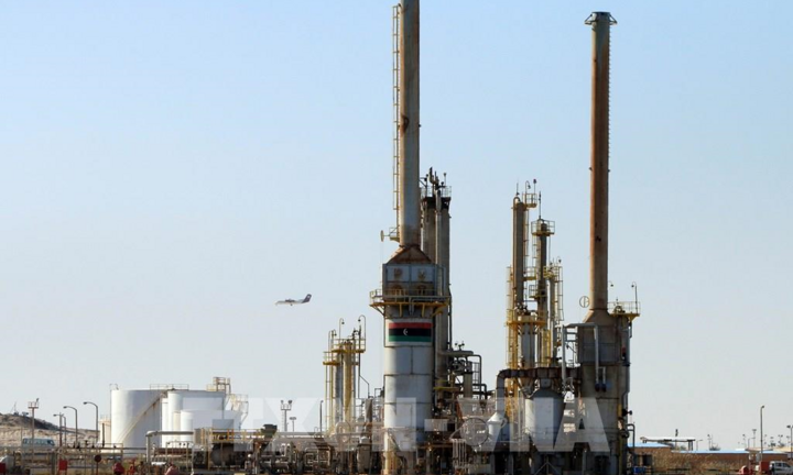 Giá dầu lao dốc vì COVID-19, OPEC đối mặt khó khăn chưa từng có