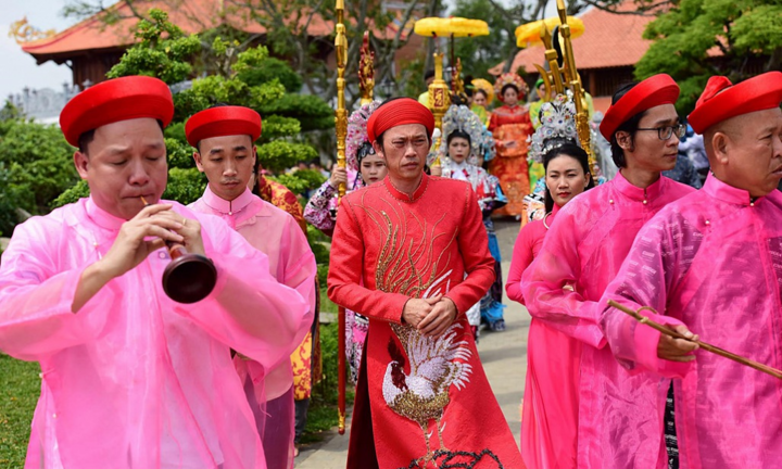 Tổ nghề sân khấu là ai?