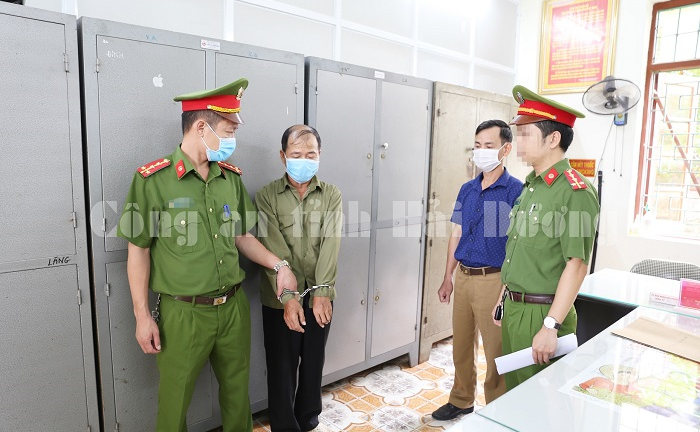 Bắt kẻ lừa 'chạy' chế độ chính sách, chiếm đoạt hàng tỷ đồng