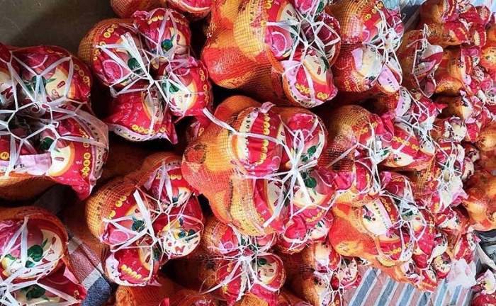 Bưởi đỏ Trung Quốc bán tràn chợ Việt