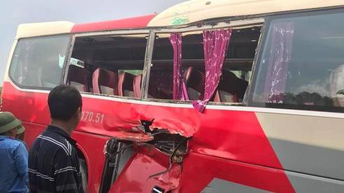 Tàu hỏa húc văng xe đưa đón học sinh: Sở GD&ĐT Hà Nội thông tin