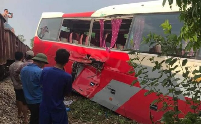 Cố tình vượt tàu hỏa bất chấp tính mạng 45 đứa trẻ: Điều tra ngay tài xế