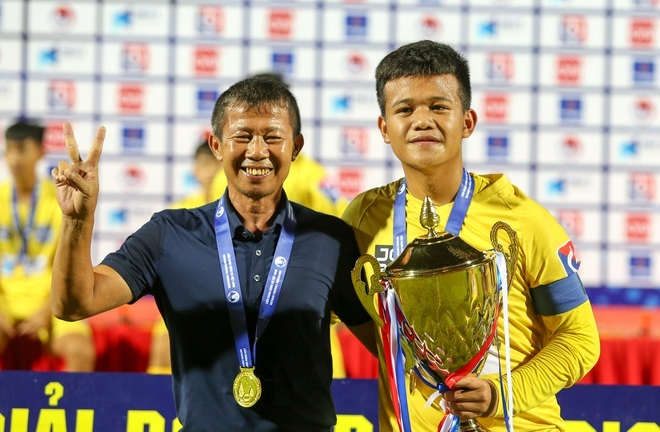Cầu thủ U17 SLNA nghỉ đá bóng để đi học: Tốt nghiệp xong sẽ tính toán tiếp