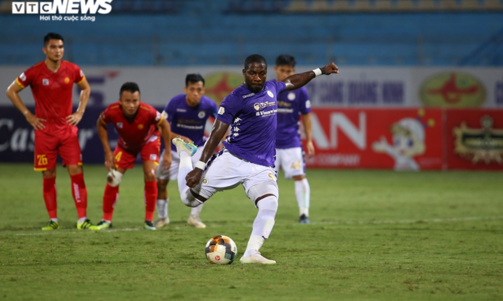 Hà Nội FC vắng Rimario ở buổi tập đầu tiên 