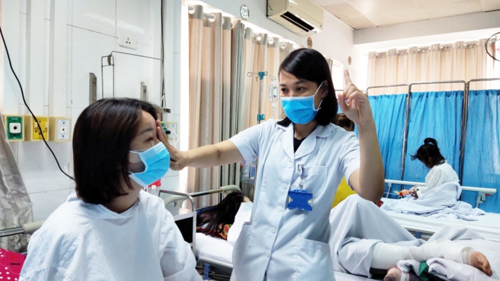 Đột phá y khoa Việt Nam: Giữ lại thị lực bệnh nhân tiêm filler gặp biến chứng