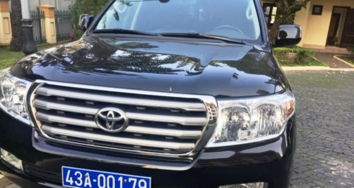 Đà Nẵng tiếp tục đấu giá xe sang do doanh nghiệp tặng