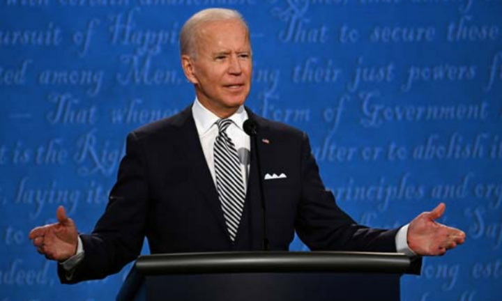 Ông Biden bí mật đeo thiết bị hỗ trợ trong buổi tranh luận đầu tiên? 