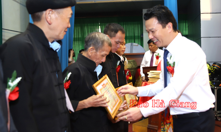 Hà Giang tuyên dương người có uy tín tiêu biểu đồng bào dân tộc thiểu số