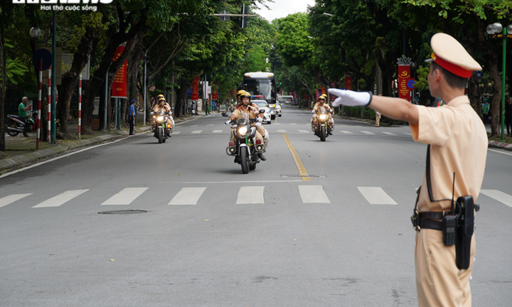 CSGT diễn tập dẫn đoàn Đại hội XVII Đảng bộ Thành phố Hà Nội