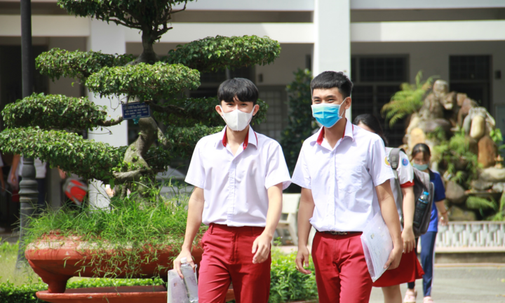 Điểm chuẩn Đại học Kinh tế TP.HCM: Ngành cao nhất lấy 27,6 điểm