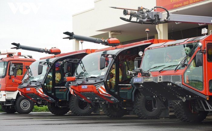 Cận cảnh dàn xe đặc chủng triệu đô tại sân bay Tân Sơn Nhất