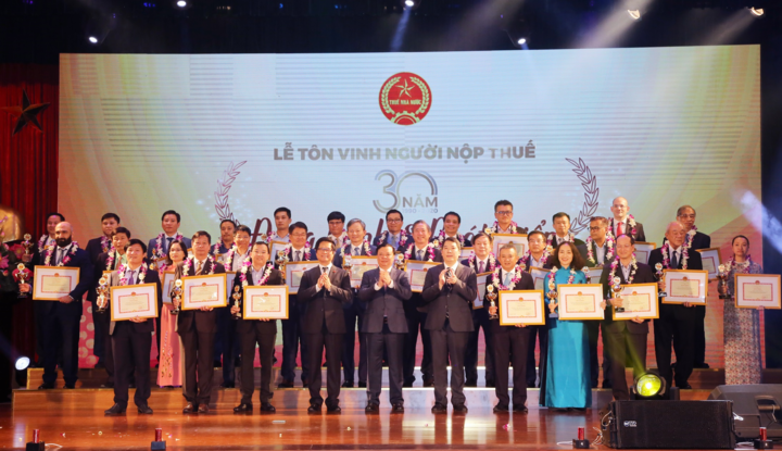 EVN được vinh danh tại ‘Lễ tôn vinh người nộp thuế tiêu biểu’