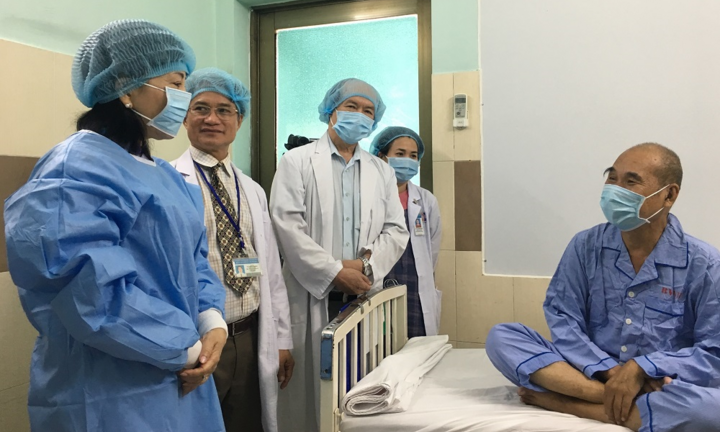 Bà Nguyễn Thị Kim Tiến bất ngờ trước những đổi thay ở BV Nguyễn Tri Phương