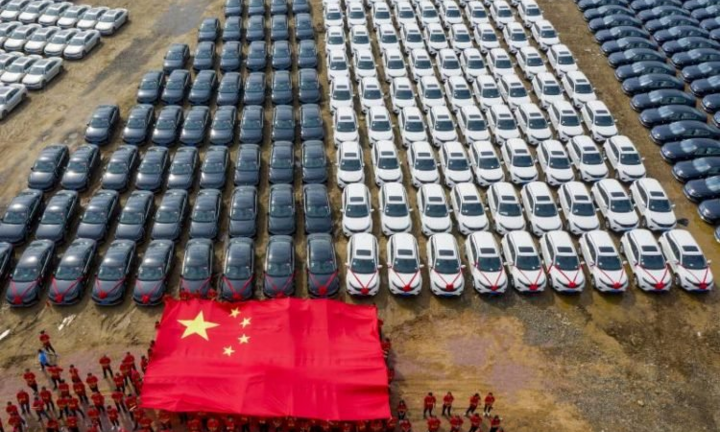 Công ty lãi lớn, tặng hơn 4.000 ô tô cho nhân viên