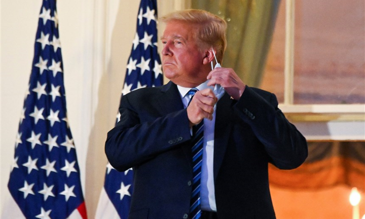 Số ca mắc COVID-19 thân cận với ông Trump tăng mạnh