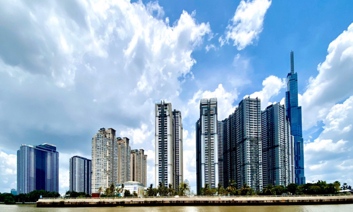 Mặc COVID-19, giá bán căn hộ tại TP.HCM vẫn tăng mạnh