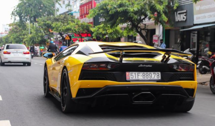 McLaren Senna và dàn xe hàng hiếm dạo phố TP.HCM