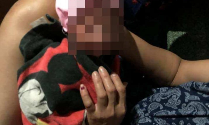 Bé trai sơ sinh còn nguyên dây rốn bị vứt trong thùng carton ở TP.HCM