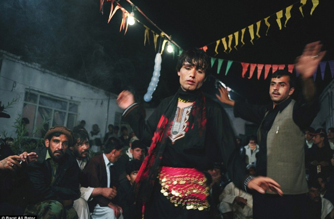 Những bé trai bị cưỡng hiếp đến chết ở Afghanistan