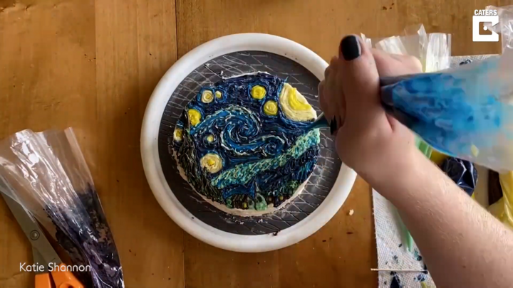 Nữ họa sĩ vẽ tranh Van Gogh lên bánh kem