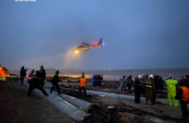 Video: Nỗ lực 3 lần giải cứu thuyền viên gặp nạn trên biển Quảng Trị