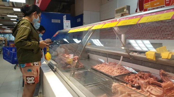 Giá heo hơi xuống còn 70.000 đồng/kg, như 'kỳ vọng trên TV'