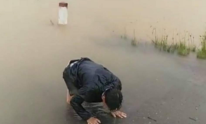 Đang trên đường đi sinh con, sản phụ ở Huế bị lũ cuốn trôi