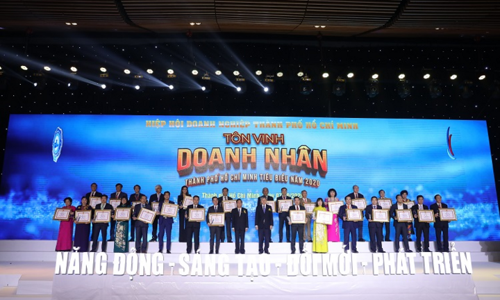 CEO bất động sản và bí kíp chèo lái doanh nghiệp đến 'đỉnh vinh quang' 