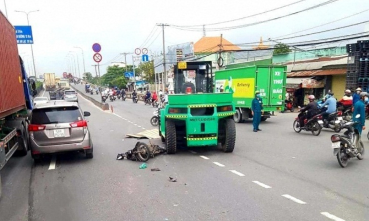 Va phải xe nâng, người đàn ông ở TP.HCM chết thương tâm