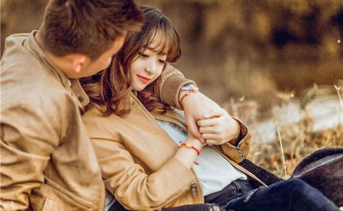 Có 2 thứ mà đàn bà khôn ngoan không bao giờ giữ của đàn ông