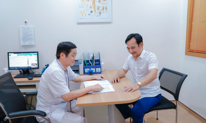 NSƯT Quang Tèo và trải nghiệm tán sỏi nhẹ nhàng như mơ