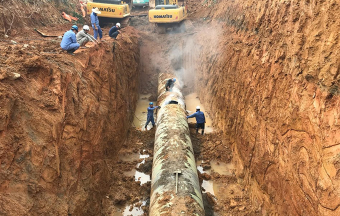 Đường ống nước sông Đà gặp sự cố, các hộ dân Hà Nội bị cắt nước