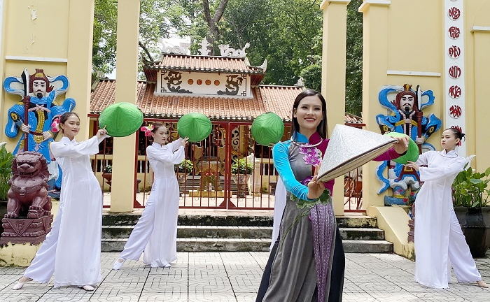 Thái Thị Hoa mặc áo dài, múa nón lá thi tài năng tại Miss Earth 2020