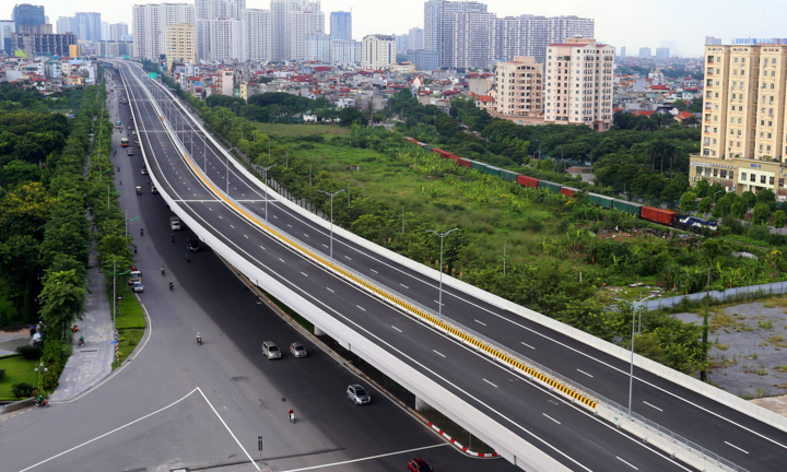 Hà Nội: Đường Phạm Văn Đồng 'lột xác' đẹp như mơ, giá nhà đất tăng mạnh