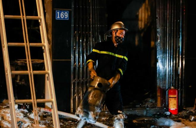 Cháy cửa hàng gas ở Hà Nội: Bị đình chỉ vẫn lén lút hoạt động