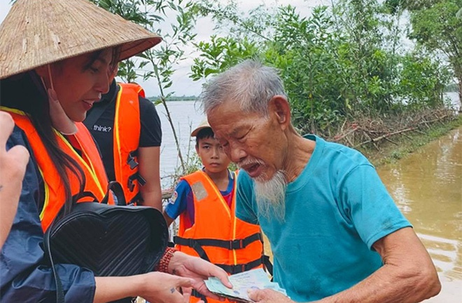 Ca sĩ Thủy Tiên: 'Trên đời này, tôi không sợ gì, chỉ sợ nhân quả thôi'