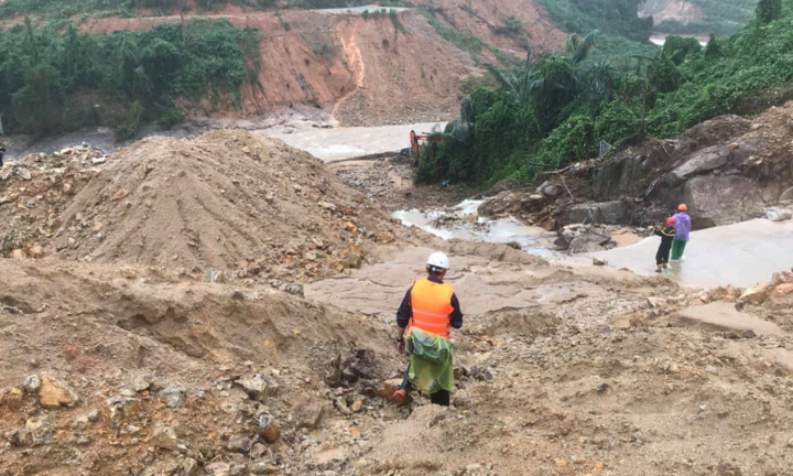 Rào Trăng 3 tiếp tục sạt lở, khó khăn tìm kiếm 15 công nhân mất tích